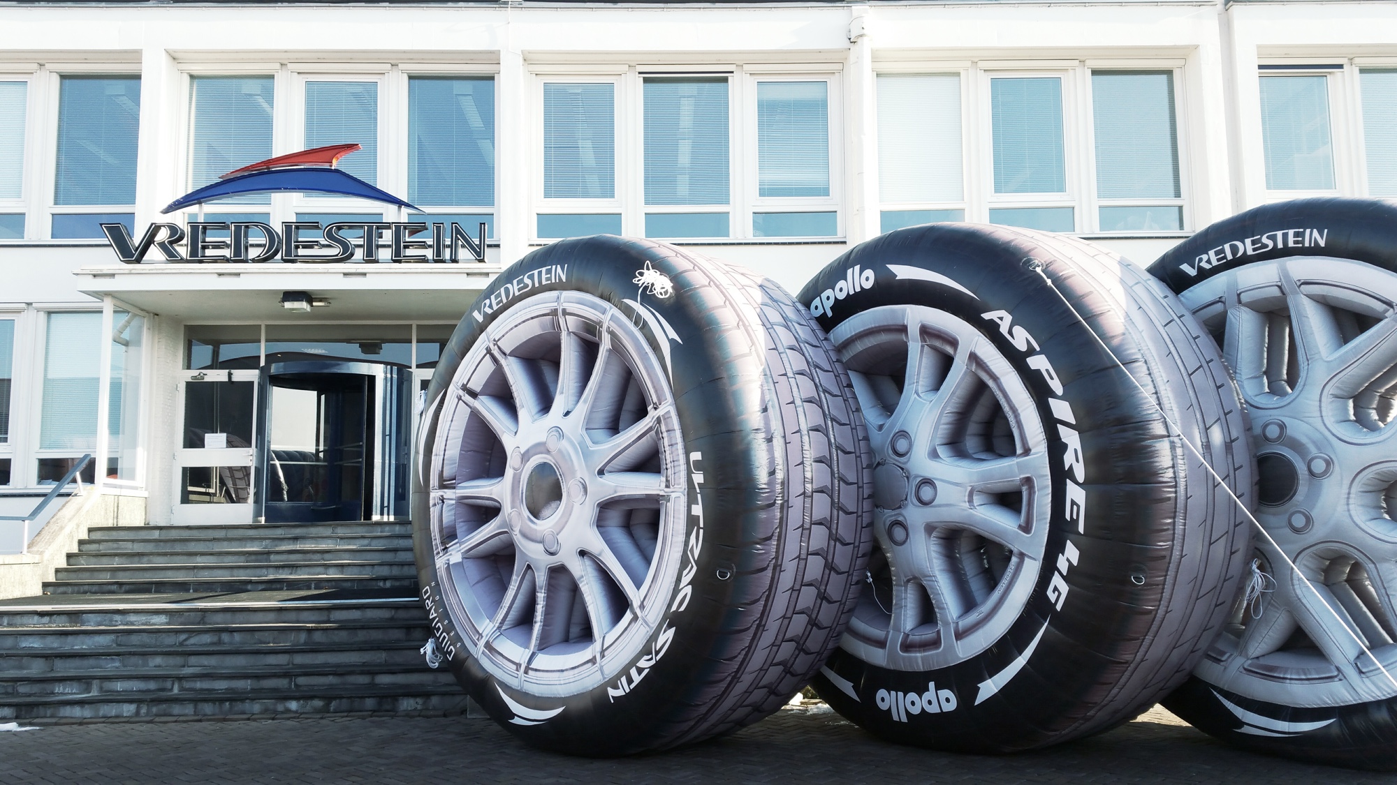 Inflatable car tyres for Apollo Vredestein