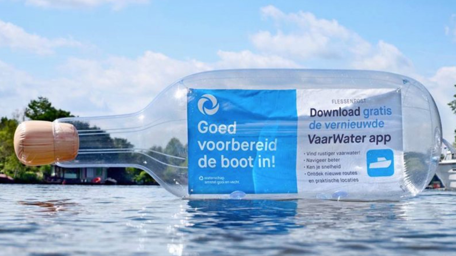 Opblaasbare fles - inflatable bottle - flessnepost activatie 02 - waternet - Publi air