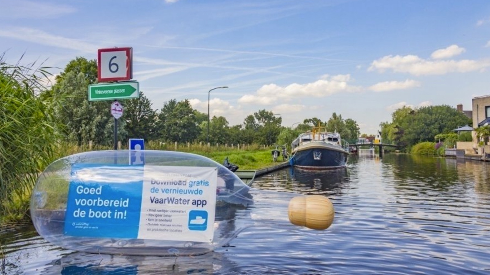 Opblaasbare fles - inflatable bottle - flessnepost activatie 03 - waternet - Publi air