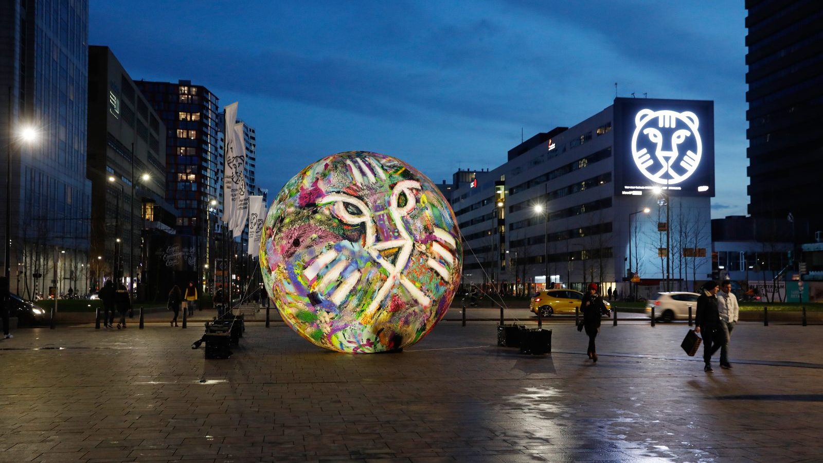 Opblaasbare wereld planeet inflatable planet sphere - IFFR - Publi air